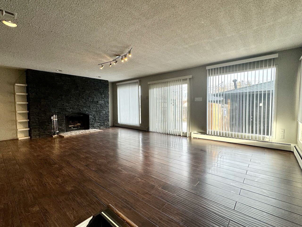 12409 80 St Nw - Photo 3 of 41