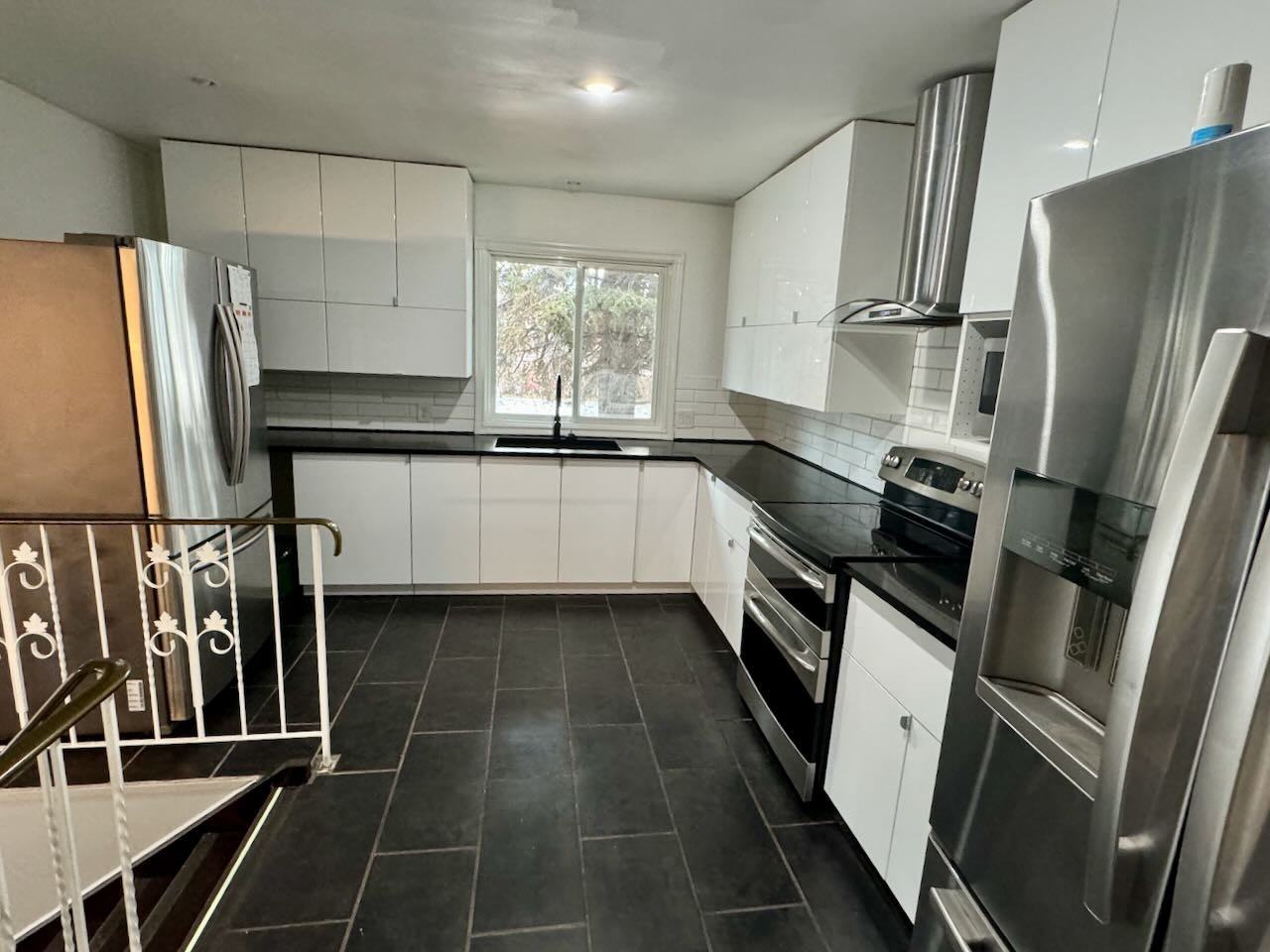 12409 80 St Nw - Photo 5 of 41