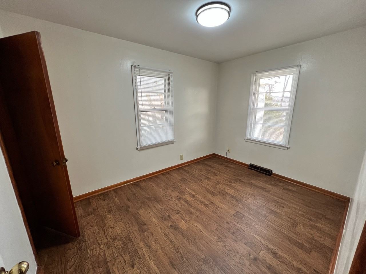 627-629 Laurel - Photo 3 of 5
