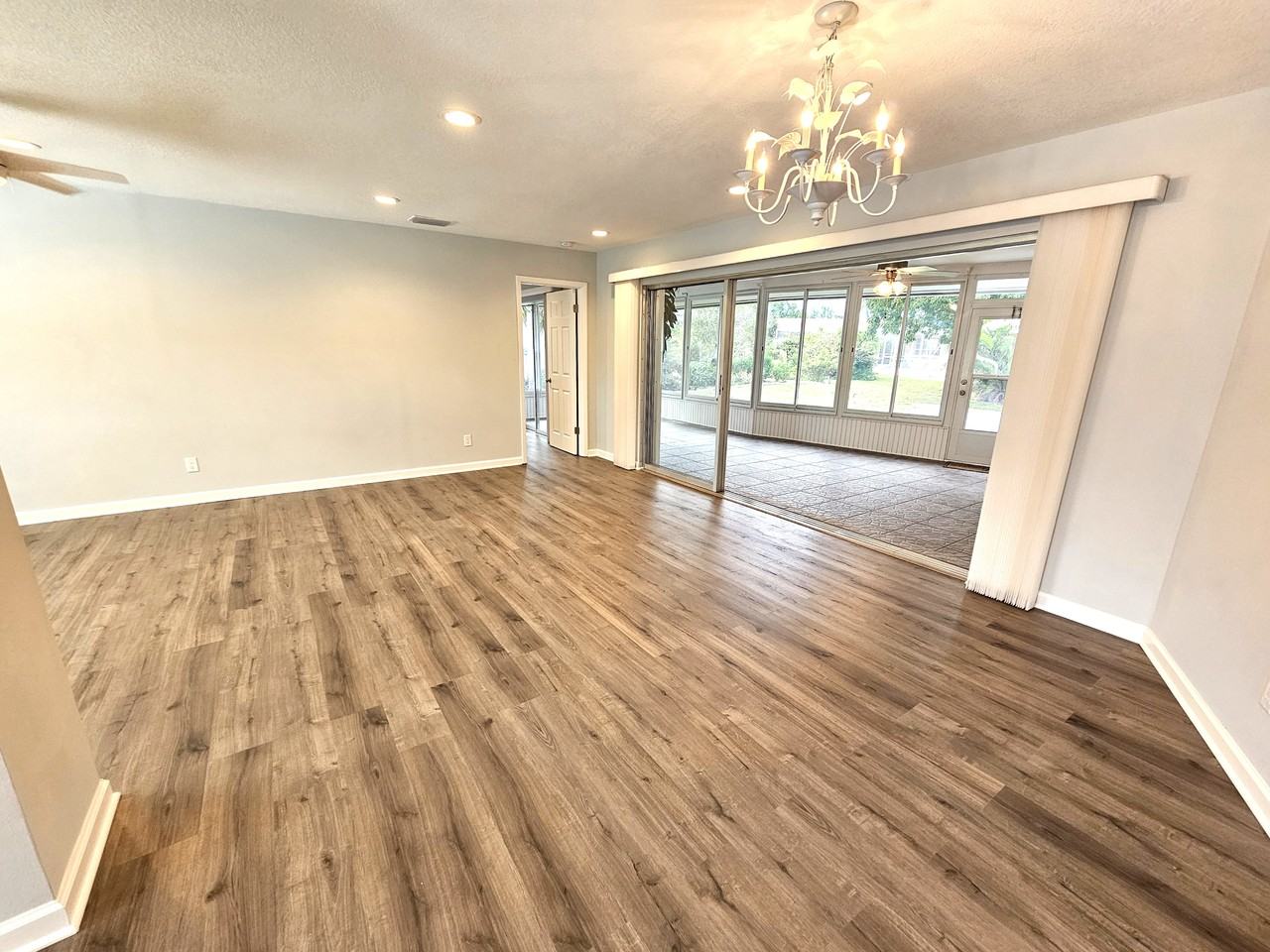 21 Brentwood Ln - Photo 3 of 34