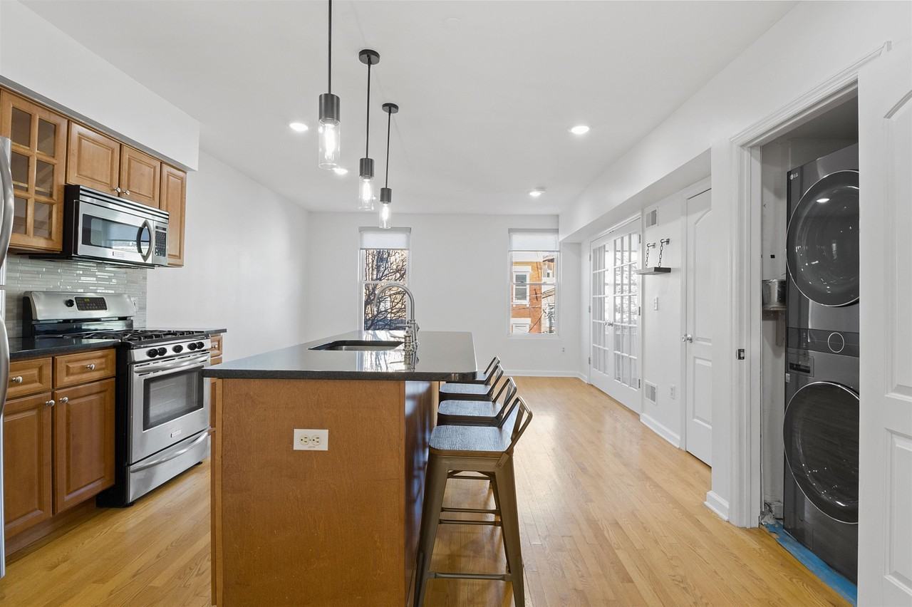 379 2nd St 3, Jersey City, NJ 07302 2 Bedroom House for 3,500/month