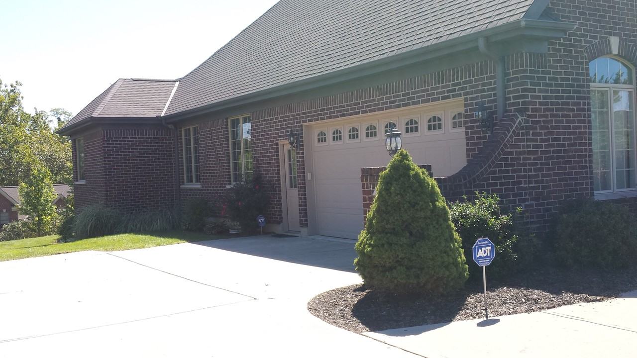 1350 Wexford Ln - Photo 2 of 30