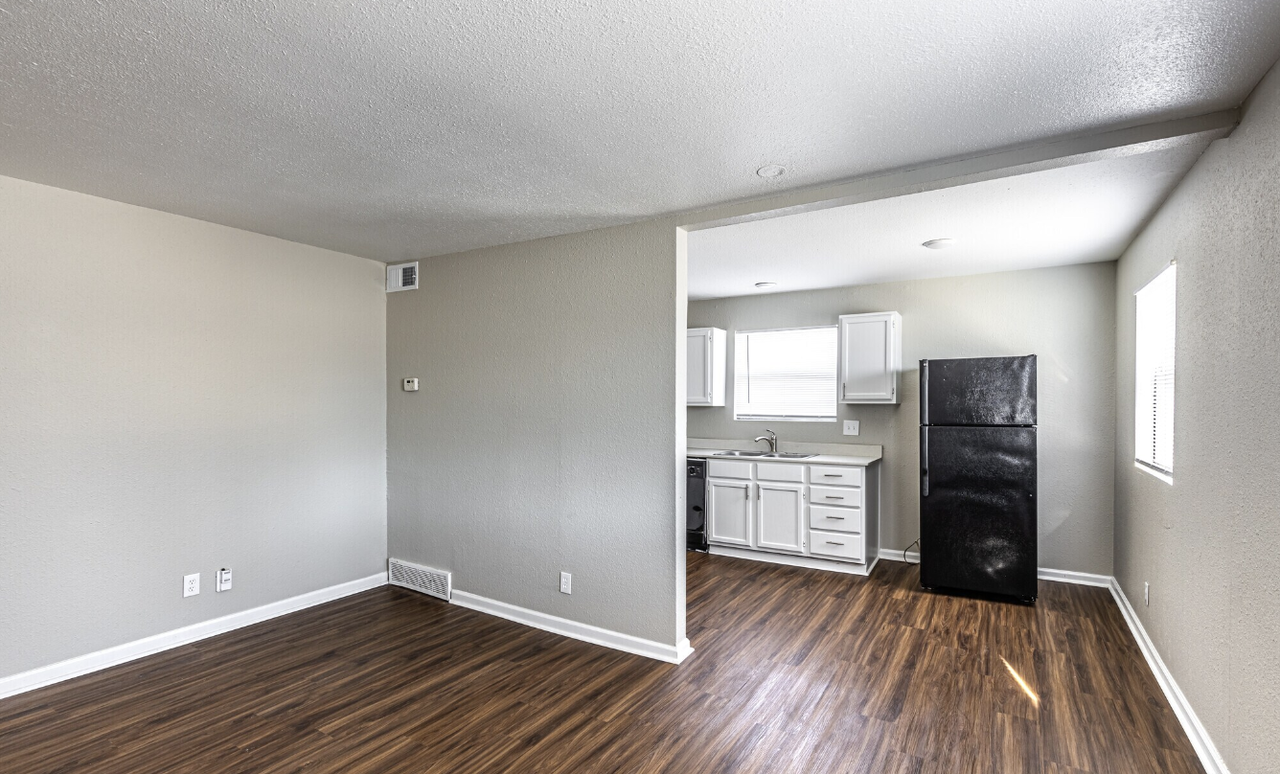 Greenway Apartments - Photo 3 of 9