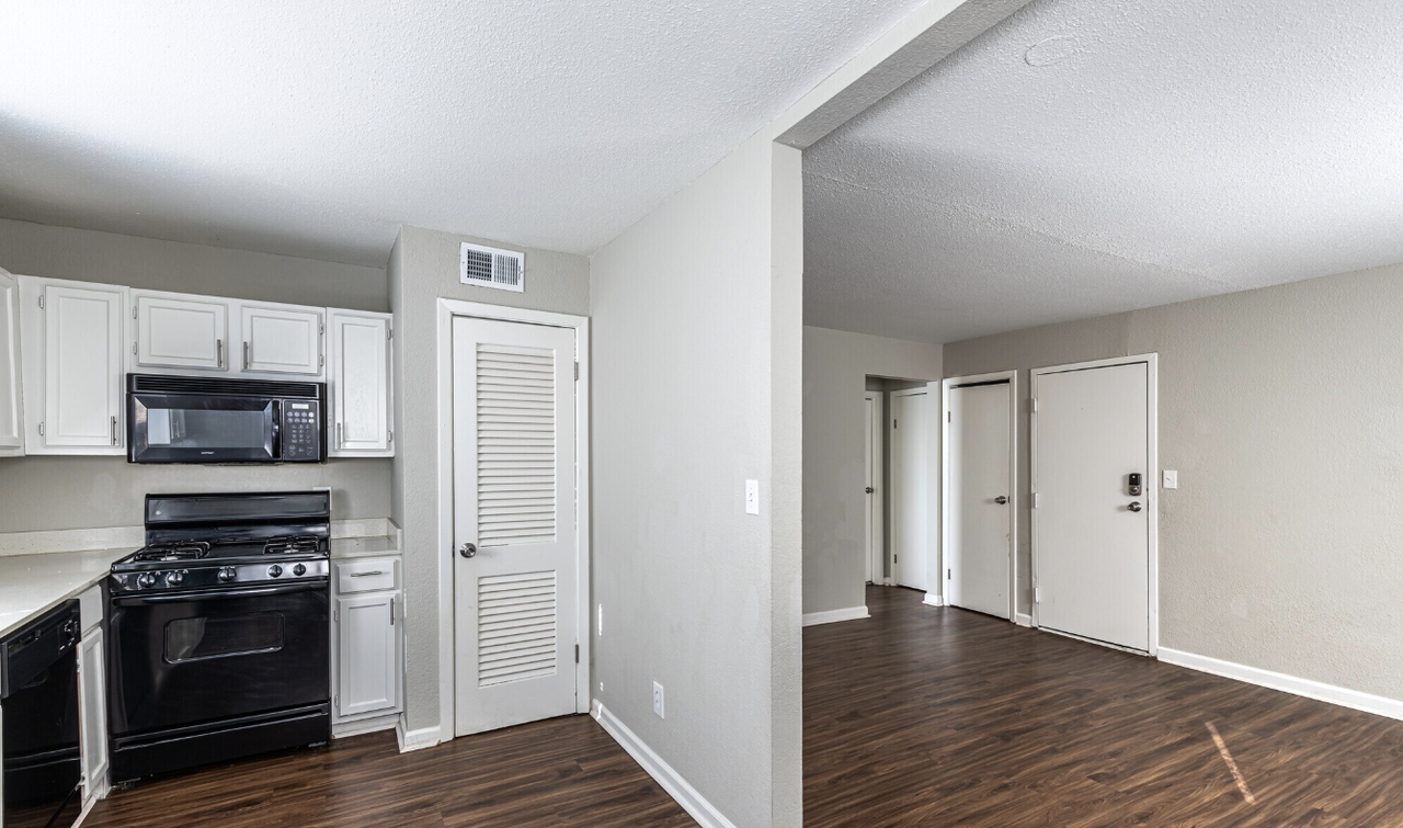 Greenway Apartments - Photo 2 of 9