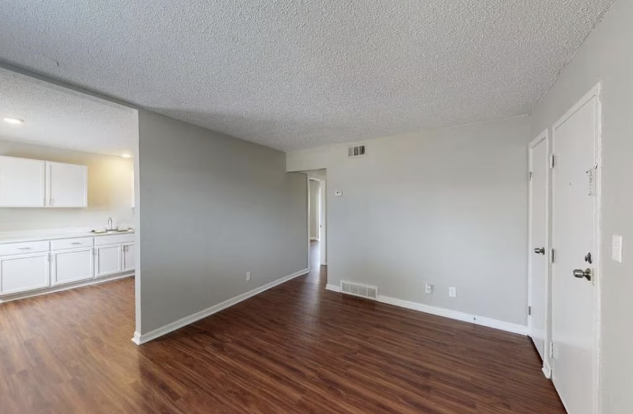 Greenway Apartments - Photo 6 of 9