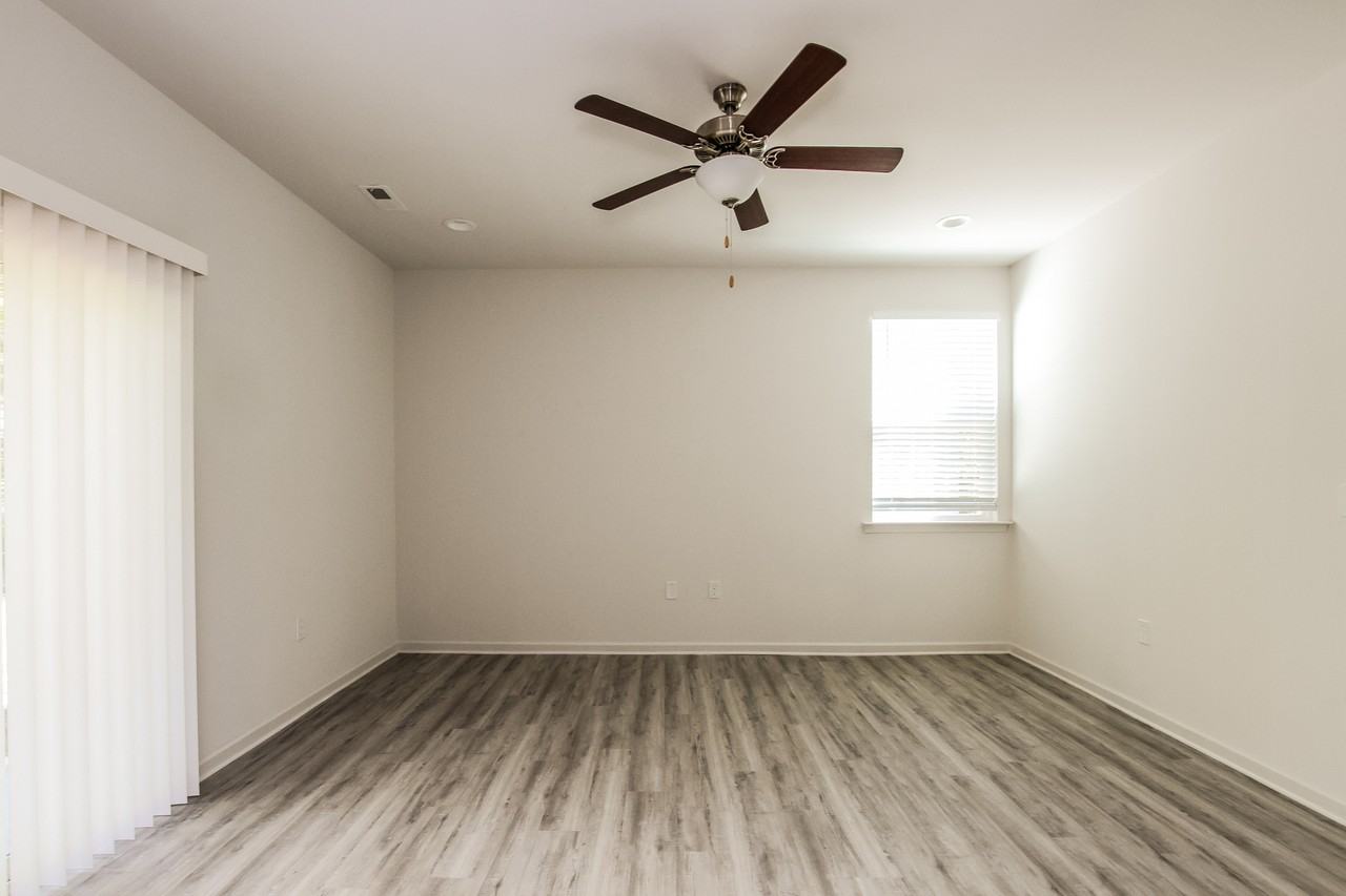 6233 Woodland Cir - Photo 2 of 16