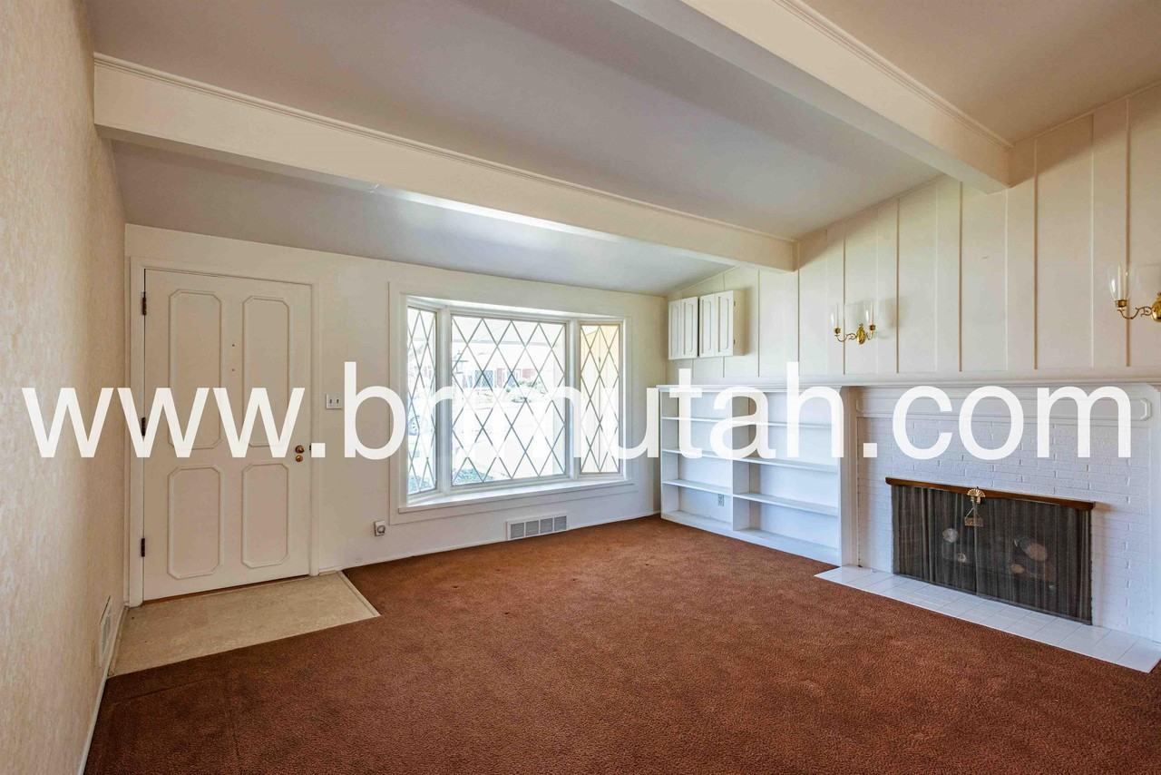 2630 E Lincoln Ln #1 - Photo 3 of 22