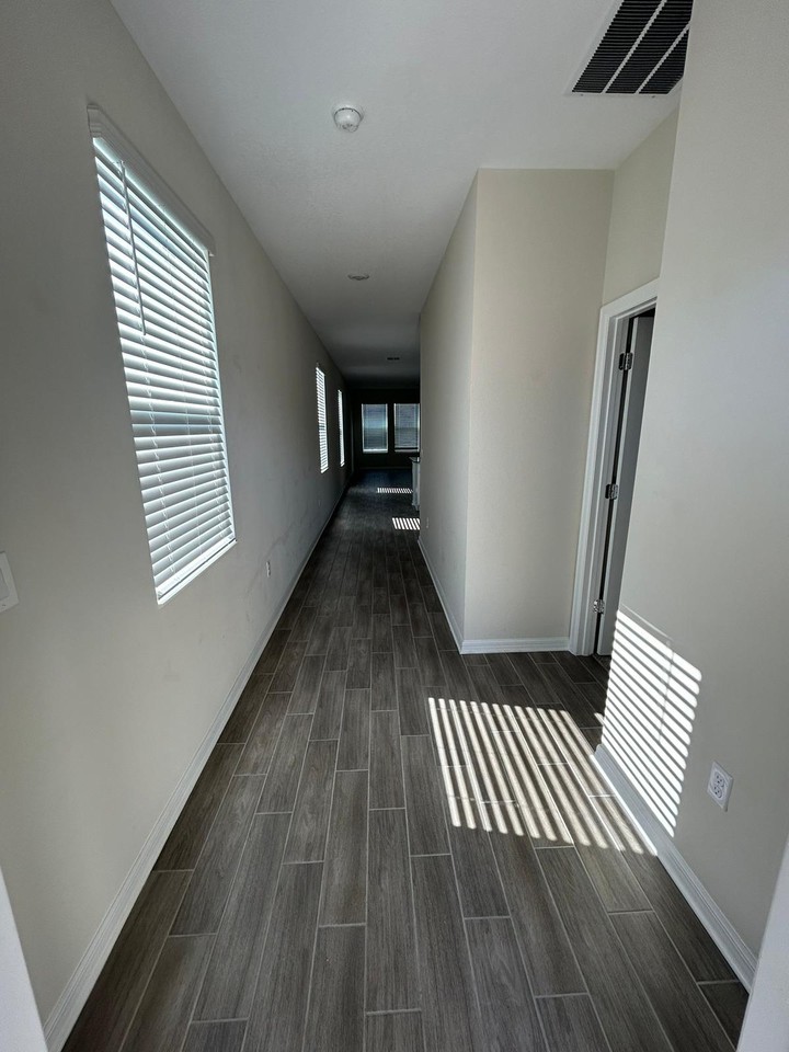 1392 Viscaya Cove Blvd #1 - Photo 5 of 50