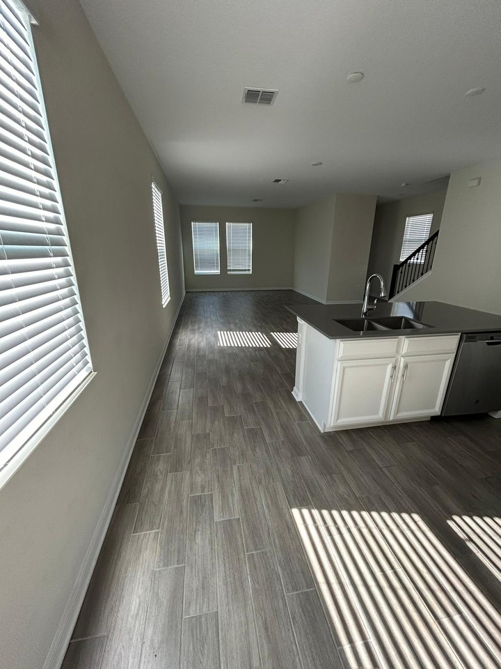 1392 Viscaya Cove Blvd #1 - Photo 7 of 50