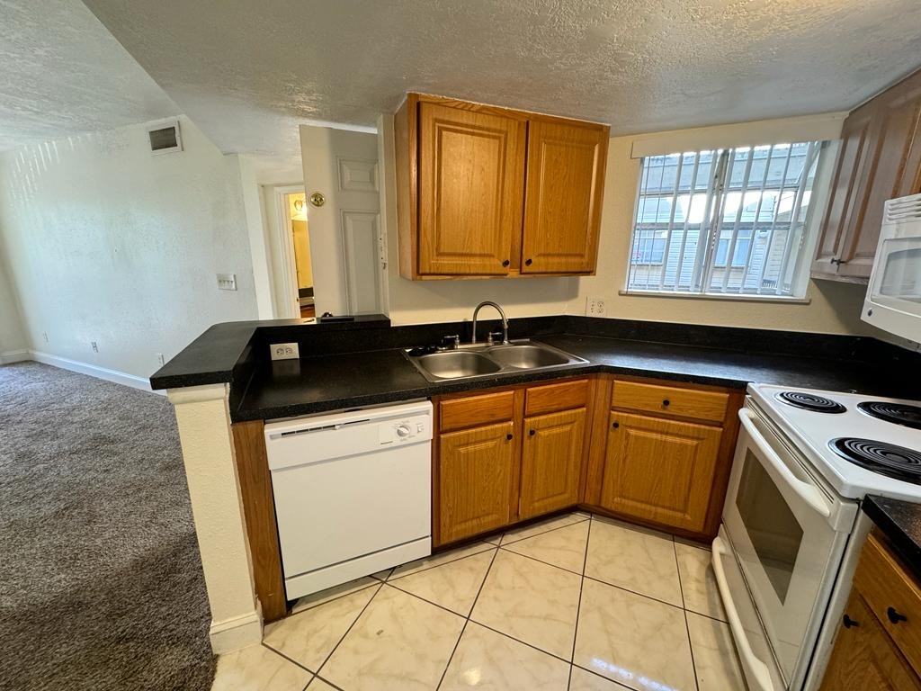 1940 Lake Atriums Cir #108 - Photo 5 of 27