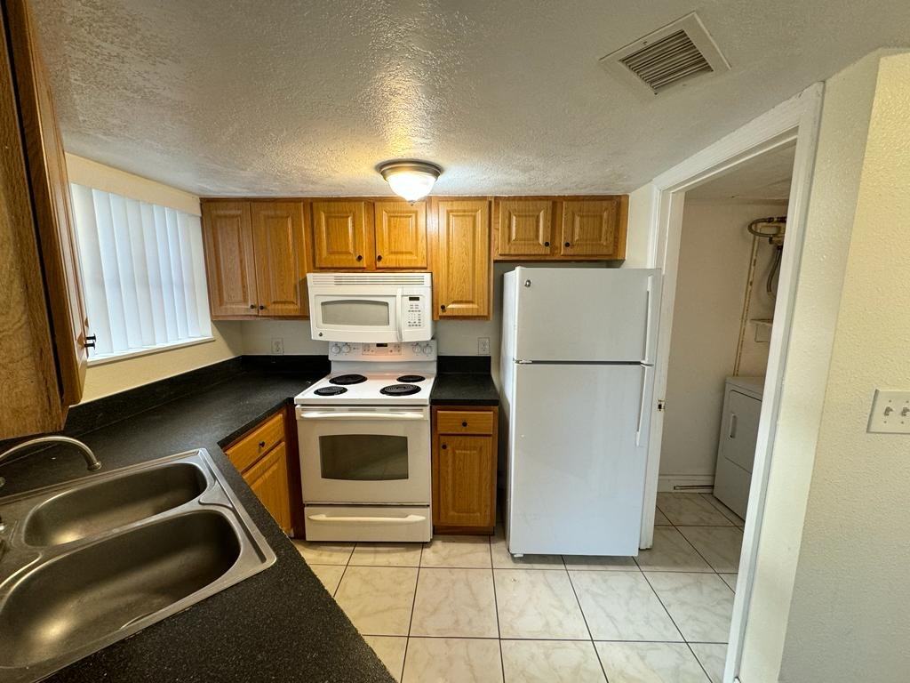 1940 Lake Atriums Cir #108 - Photo 6 of 27