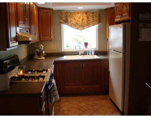 185 Wheelock Ave - Photo 3 of 10