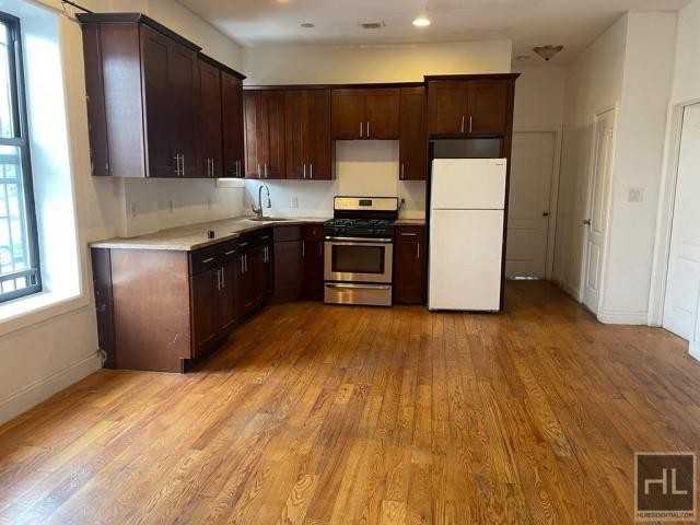 130 Dumont Ave - Photo 2 of 44