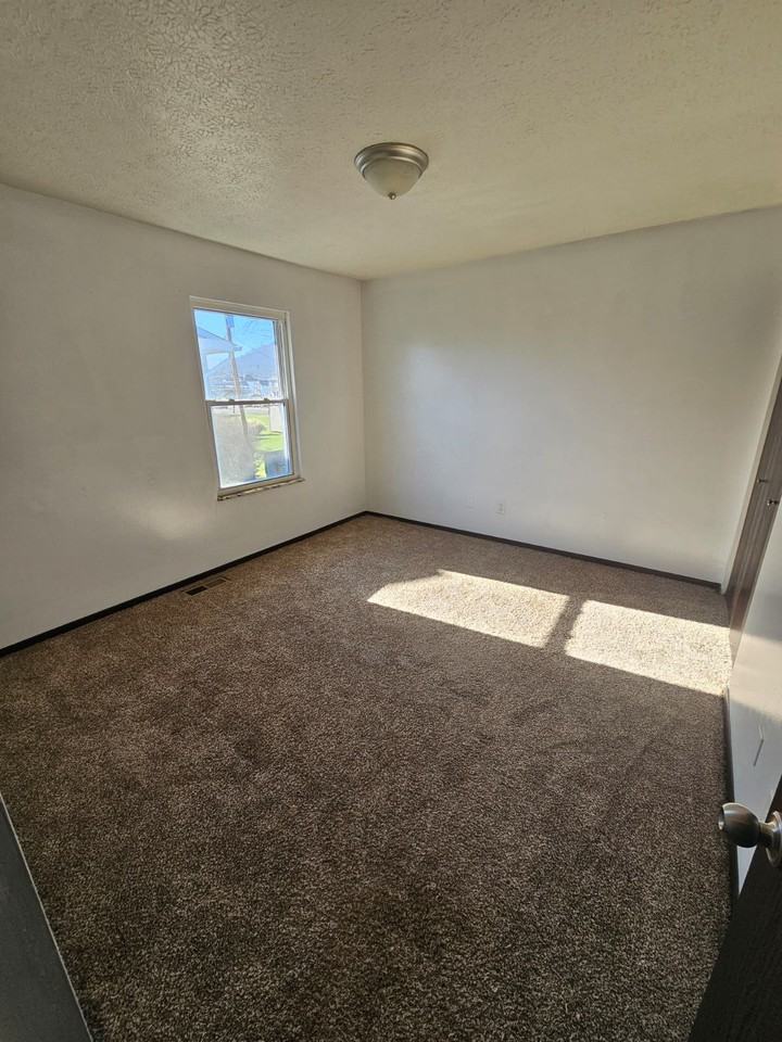 149 Elm St - Photo 6 of 8