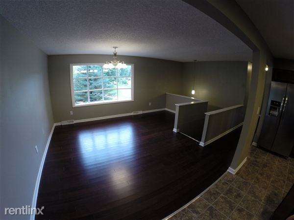 504 Walnut St - Photo 3 of 4