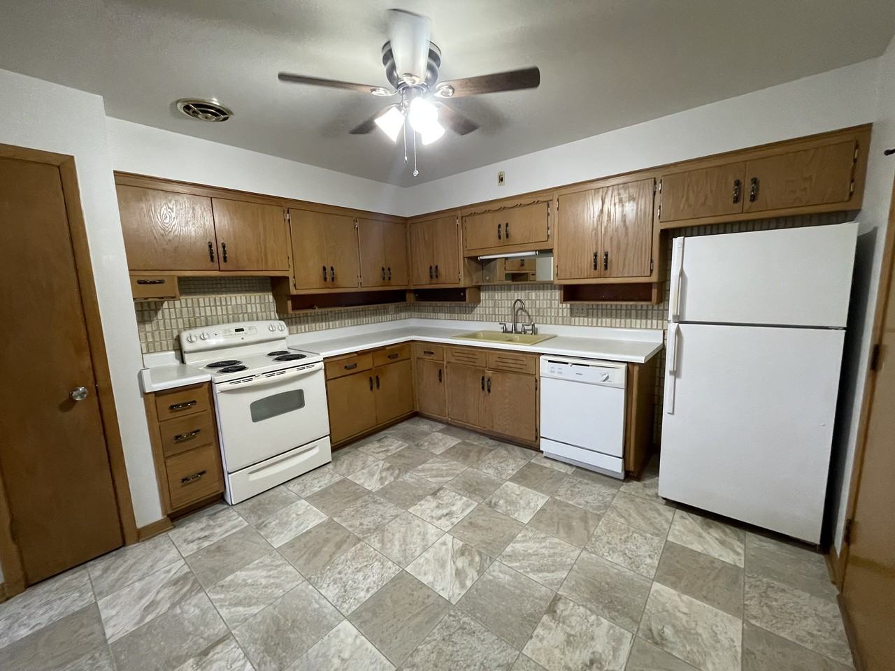 8305 West Morgan Avenue - Photo 3 of 9