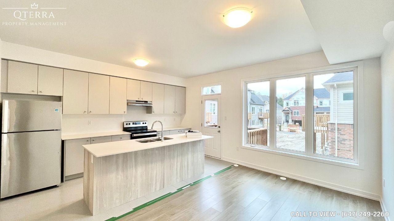 25 Lyall Strokes Cricle, Newmarket, Ontario L0G 1M0 - Photo 2 of 16