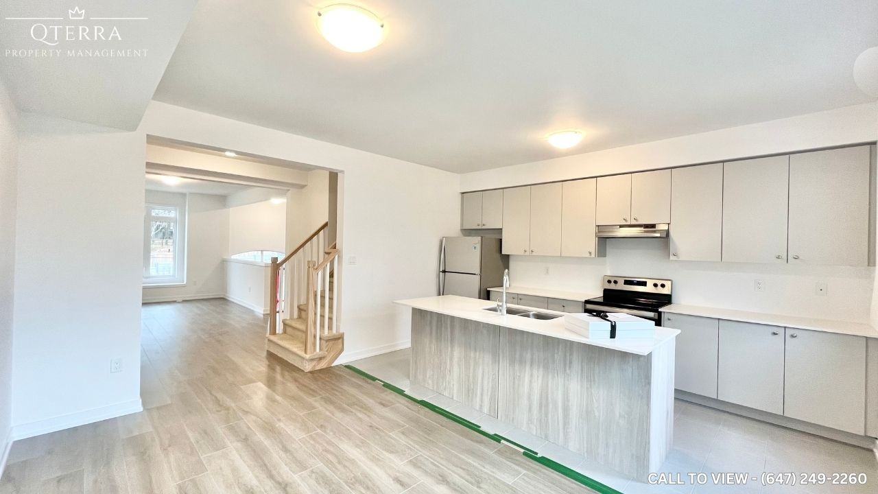 25 Lyall Strokes Cricle, Newmarket, Ontario L0G 1M0 - Photo 3 of 16