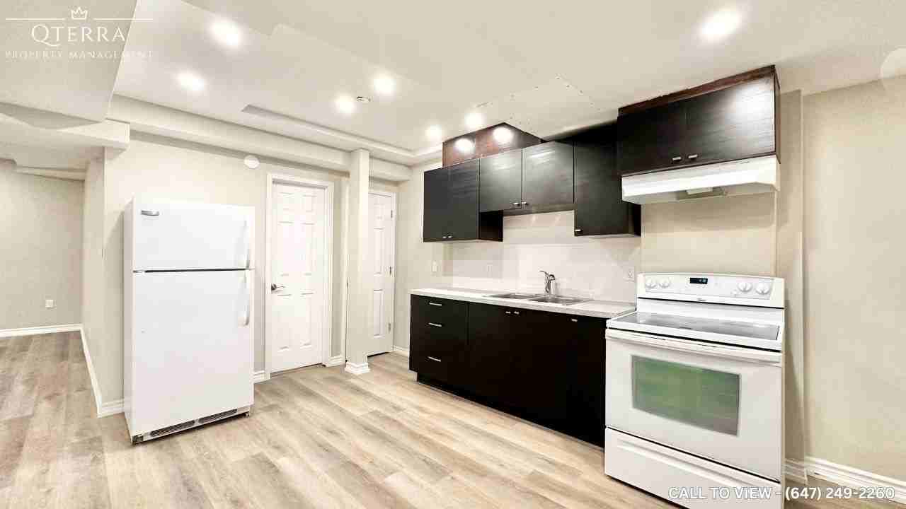 2-208 Henry St Whitby, ON L1N 5C4, Canada - Photo 2 of 8