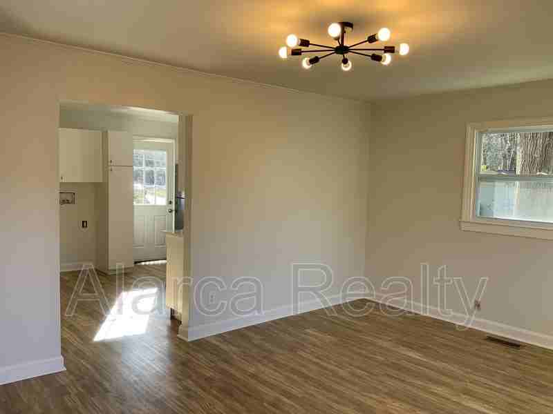 3633 Carlyle Dr - Photo 4 of 14