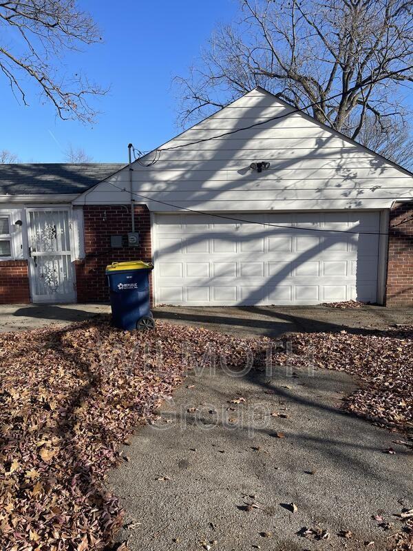 4255 E 36th St - Photo 3 of 24