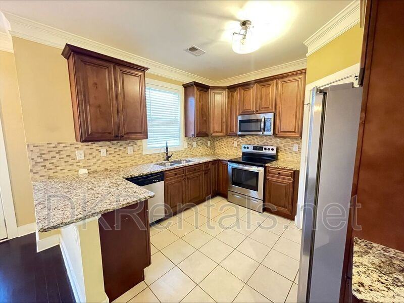 1770 Meadow Ln Sw - Photo 2 of 15