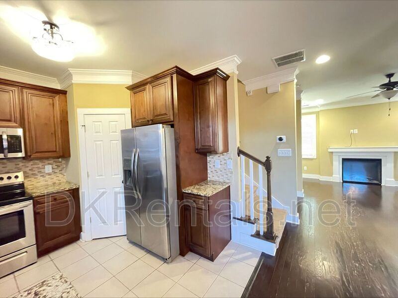 1770 Meadow Ln Sw - Photo 3 of 15