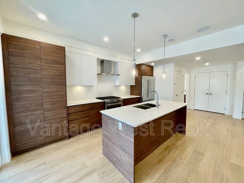 2-832 Grenfell Avenue #2 - Photo 3 of 30