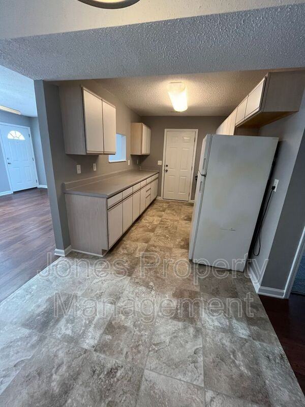 804 Pine St - Photo 3 of 11