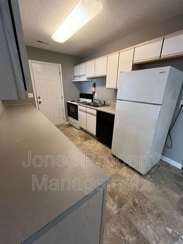 804 Pine St - Photo 4 of 11