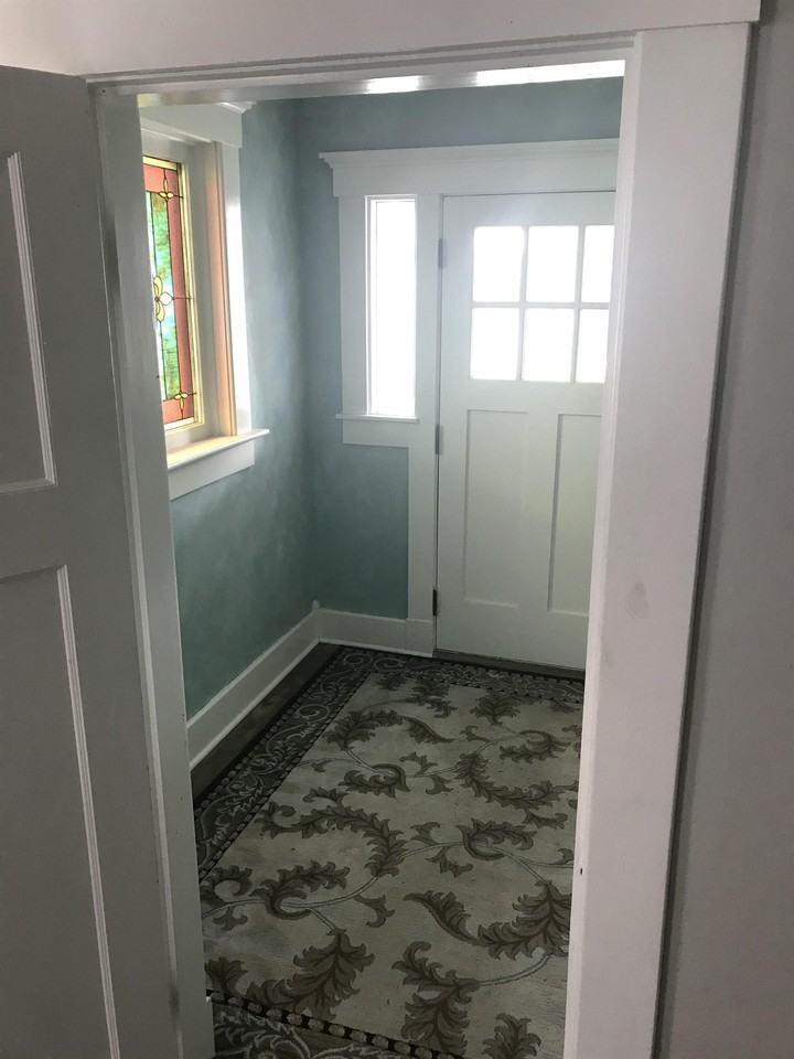 526 West 1st Street - Photo 2 of 7