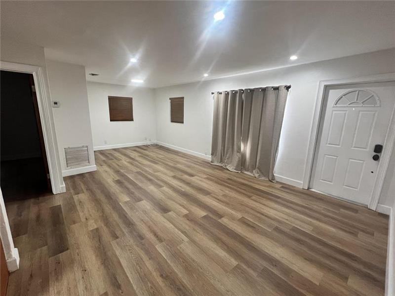 2416 Ne 12th Ter - Photo 2 of 11