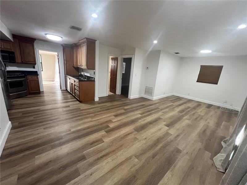 2416 Ne 12th Ter - Photo 3 of 11