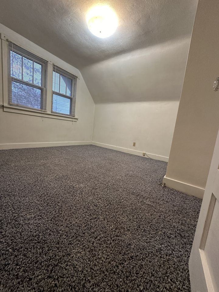 40 1/2 Wyoming Ave - Photo 4 of 7