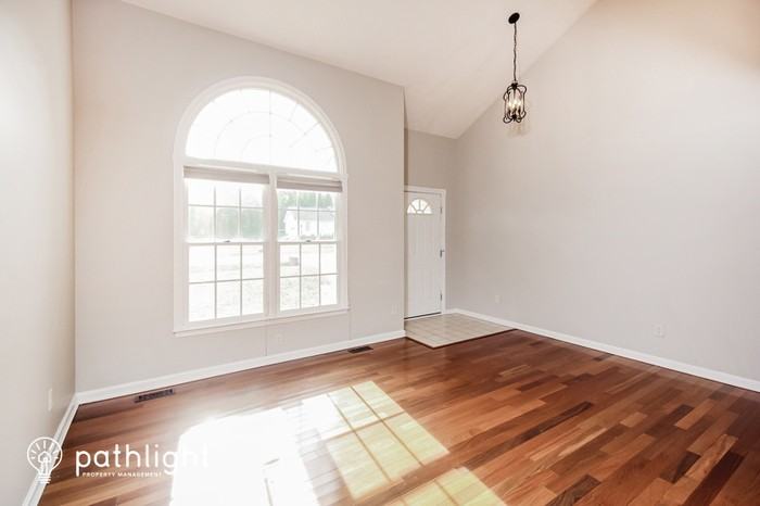 304 Thornhill Dr - Photo 2 of 36