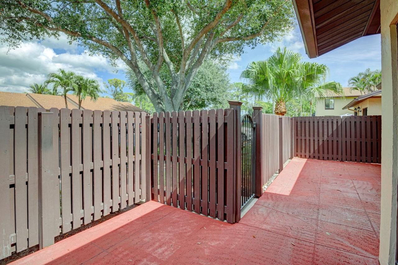 604 Sea Pine Way #C - Photo 3 of 32