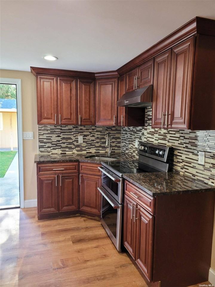 80 Oakwood Ave #A - Photo 3 of 11