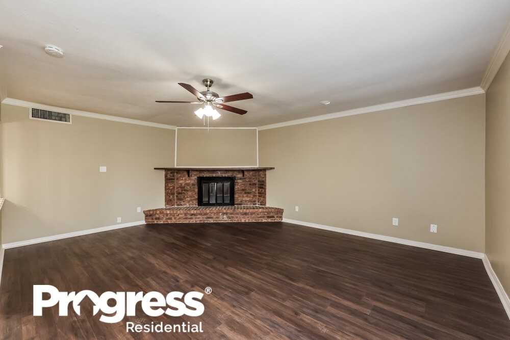 404 Woodcrest Way - Photo 3 of 16