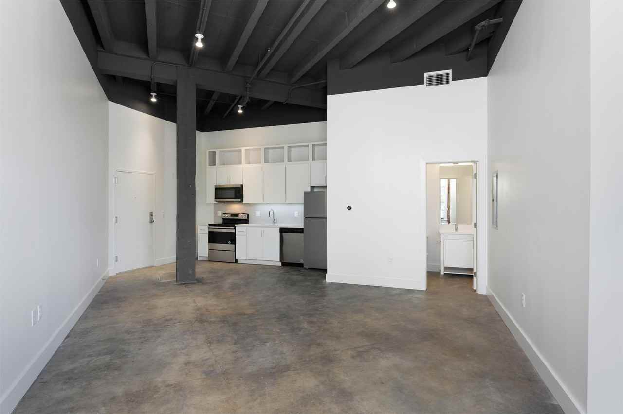 3200 Gillham Rdapt 104 #104 - Photo 7 of 23