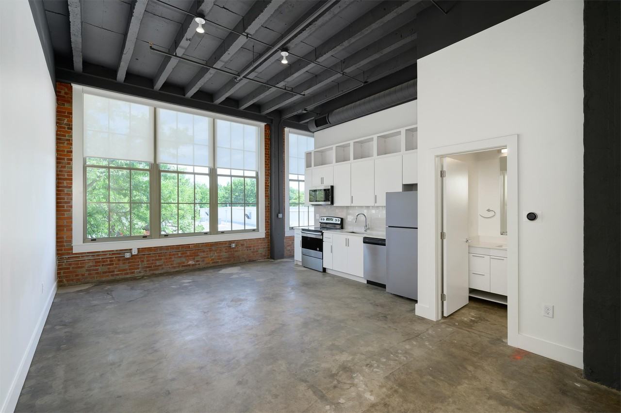 3200 Gillham Rdapt 104 #104 - Photo 2 of 23