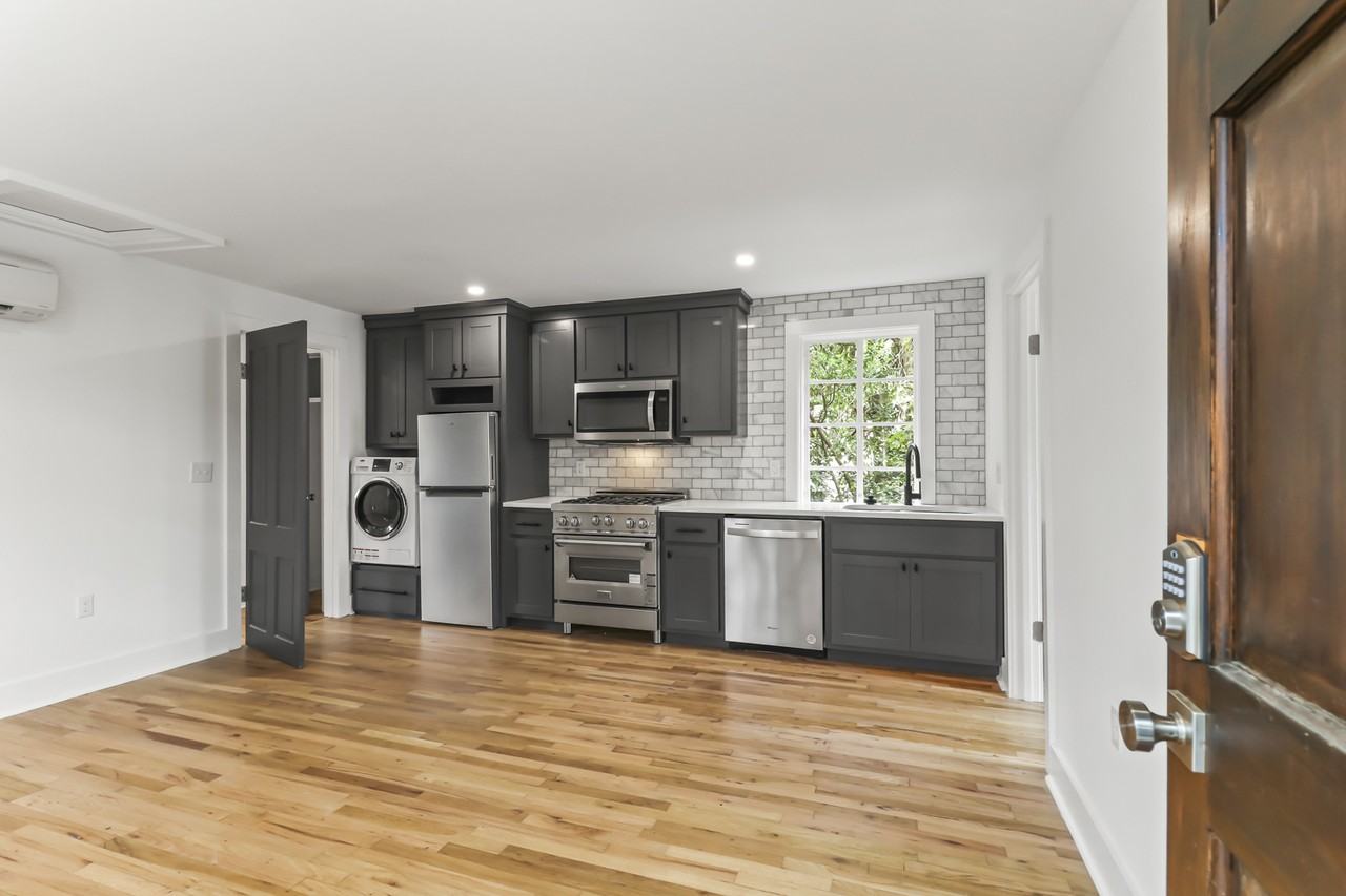 19 Smith St #F - Photo 2 of 20