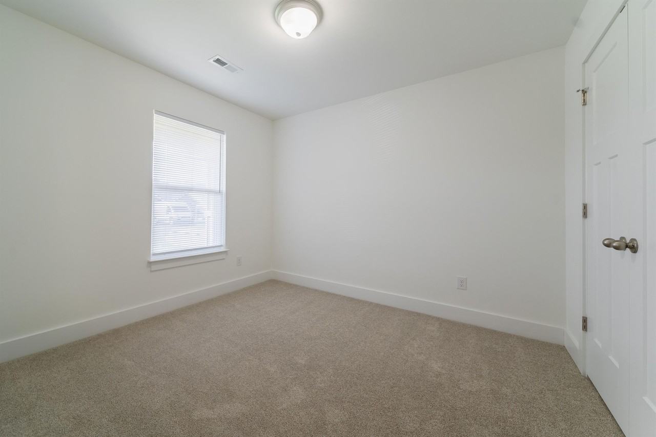 1007 Magnificent Way - Photo 3 of 18