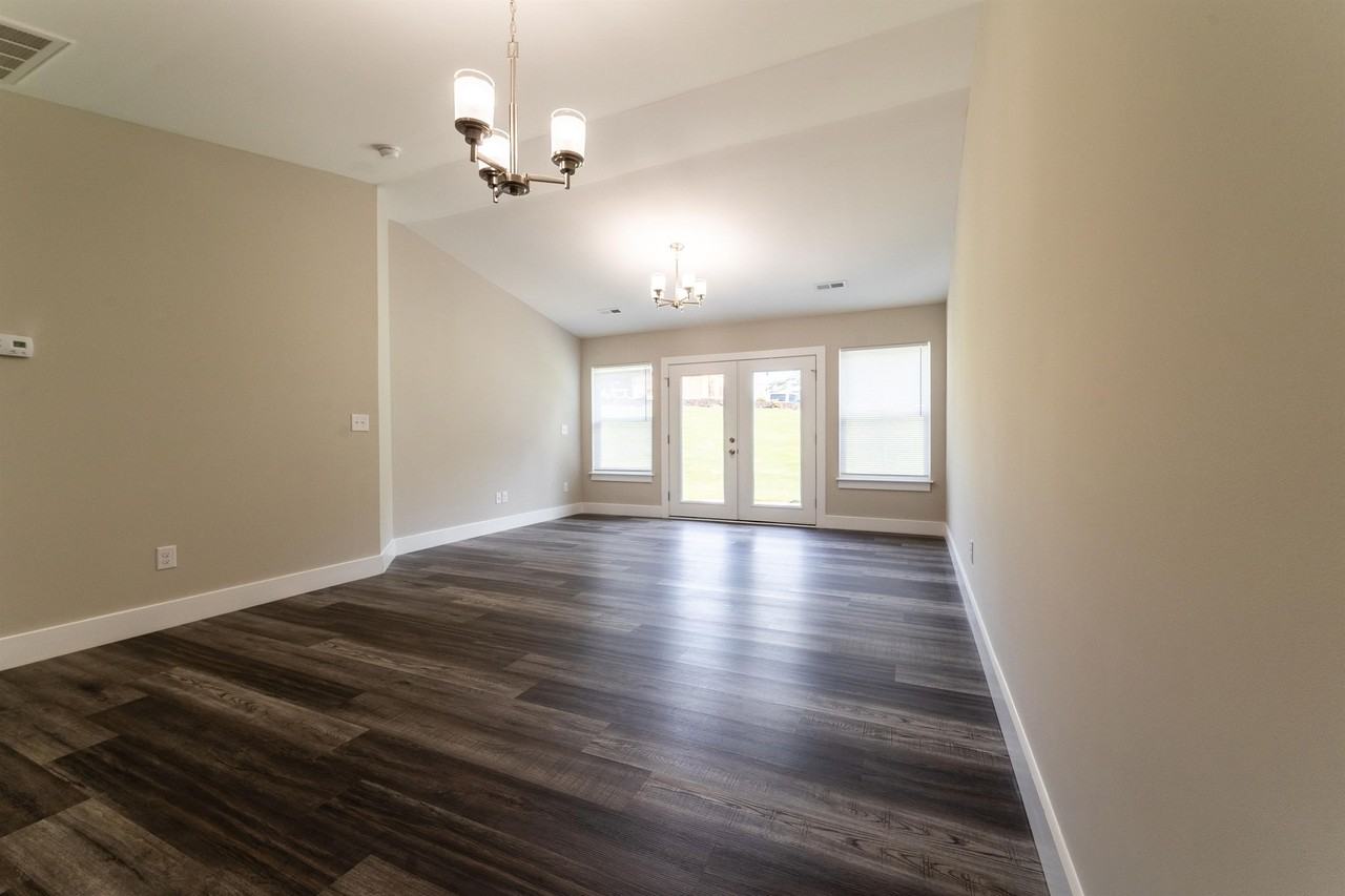 1007 Magnificent Way - Photo 2 of 18