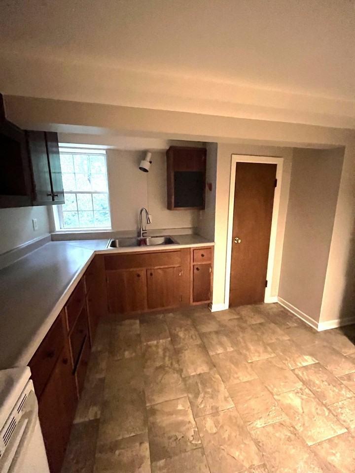 9/11/13 Village Dr. #20 - Photo 2 of 18