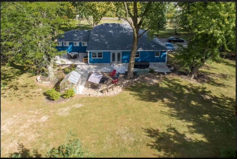 1079 Barks Rd E - Photo 2 of 8