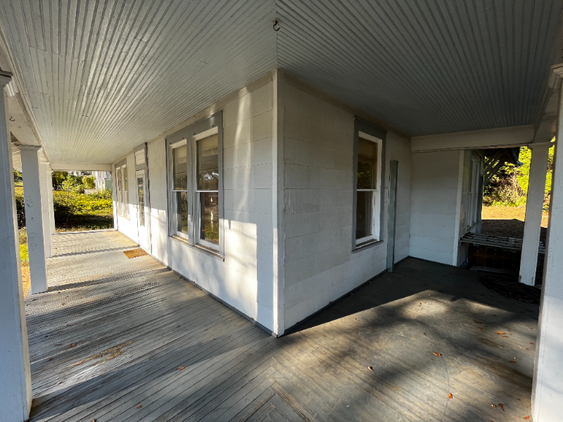 610 Minnesota Ave - Photo 2 of 12