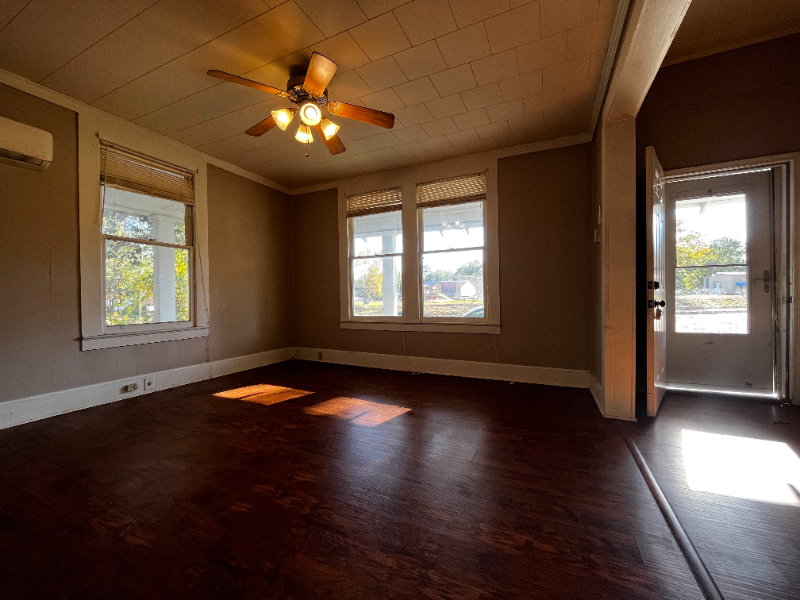 610 Minnesota Ave - Photo 3 of 12