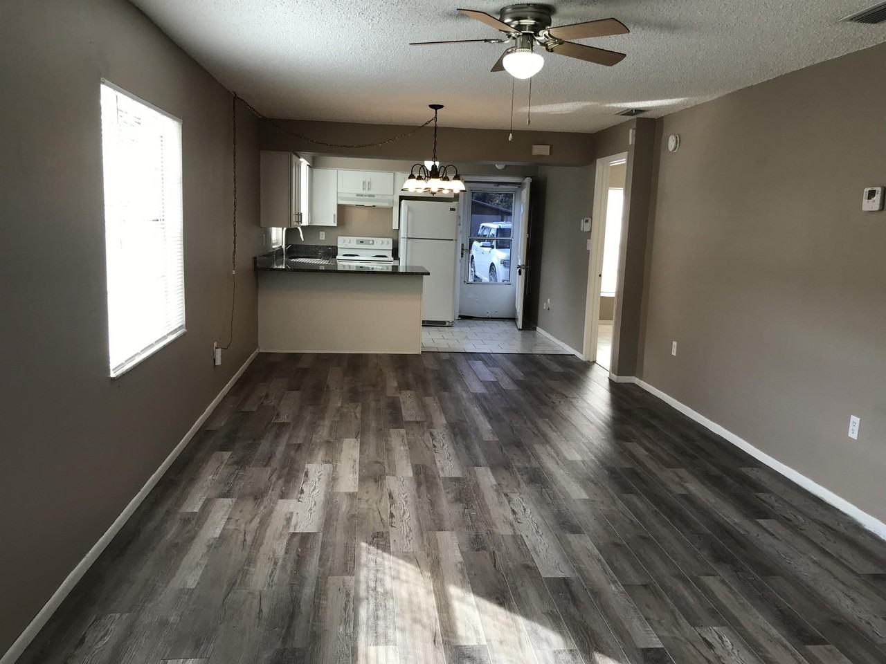 333 West Daughtery Road - Photo 2 of 5