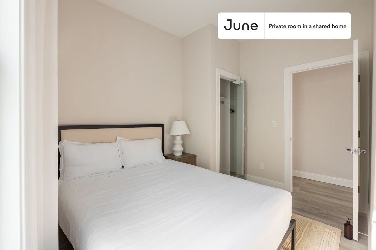 23 Newport St #E - Photo 2 of 14