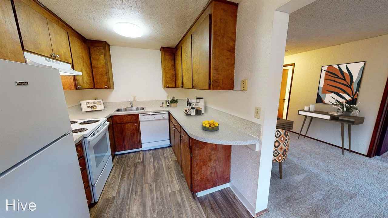 13202 Greenwood Ave N - Photo 2 of 7